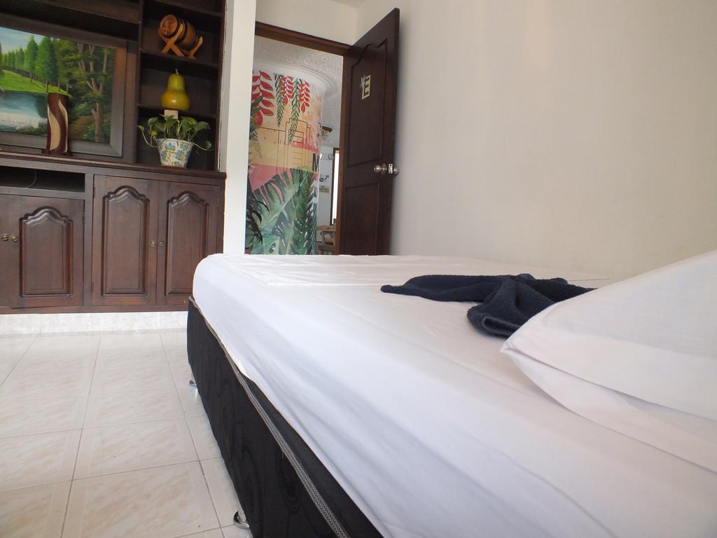 Hostal Casa Paraiso Medellín Szoba fotó
